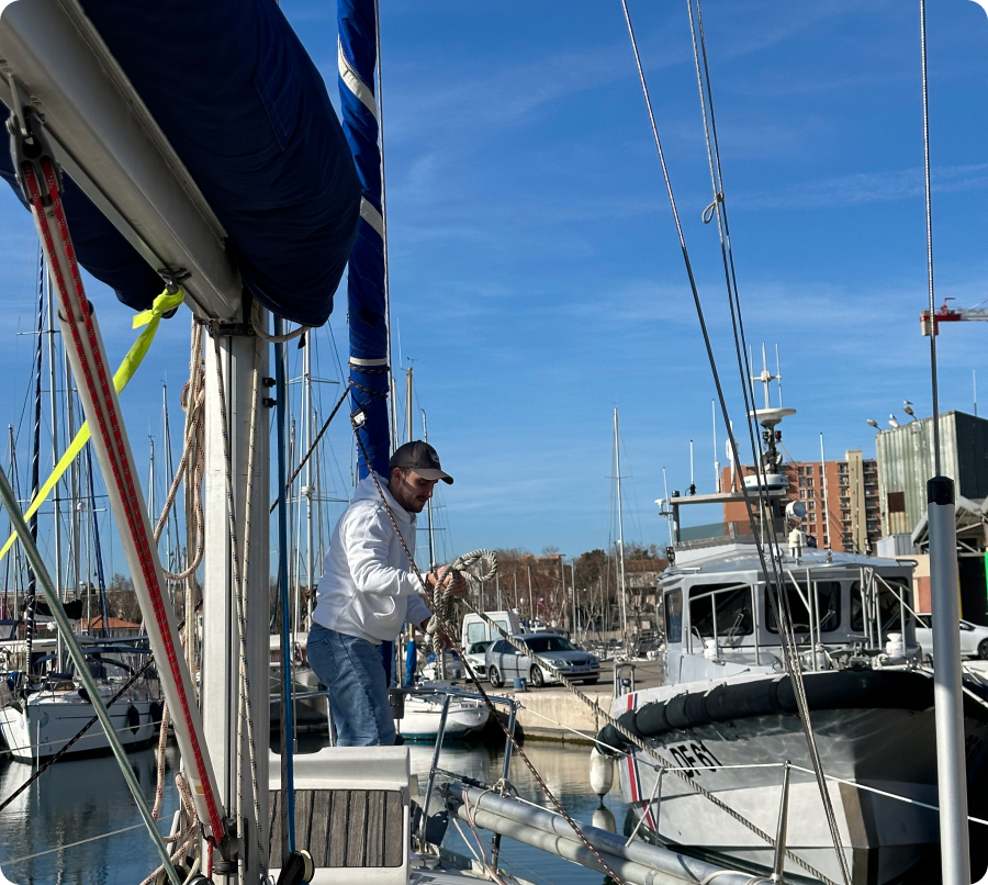Apprendre à quitter le port à bord d'un voilier et faire des nœuds marins