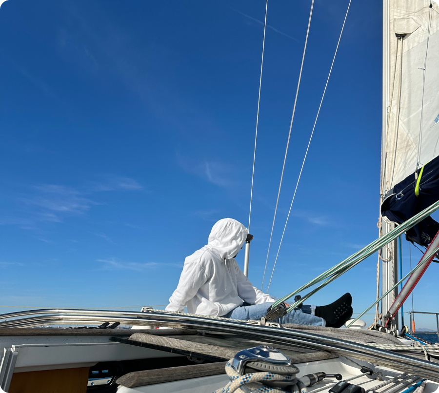 Se vider la tête en naviguant en pleine mer et profiter du beau temps.