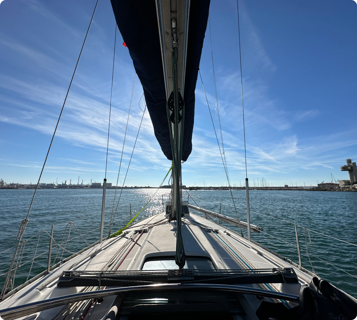 Venez vivre une aventure maritime inoubliable le long des eaux marseillaises.