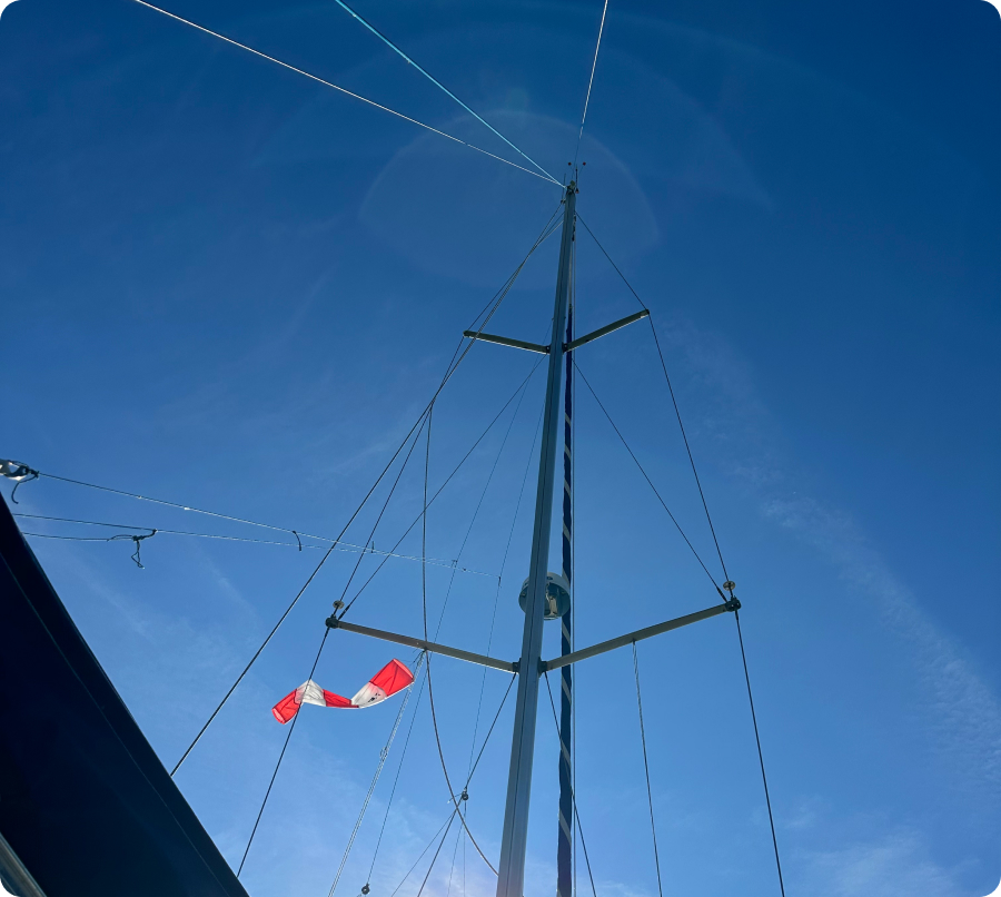 Devenez un vrai capitaine de bord en apprenant à hisser les voiles d'un voilier et en naviguant en pleine mer.